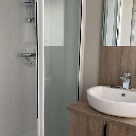 Hot Tub - York - Fishing Lakes - Free Parking - 5 Star Country Park - 1 * Little Habton