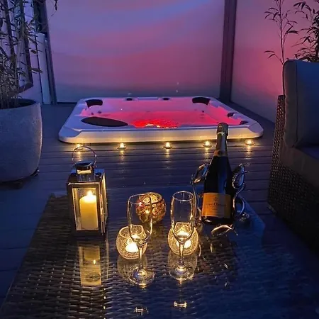 Holiday home Hot Tub - York - Fishing Lakes - Free Parking - 5 Star Country Park - 1 Little Habton