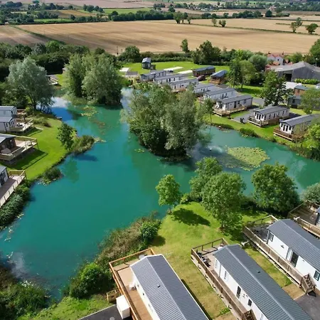 Holiday home Hot Tub - York - Fishing Lakes - Free Parking - 5 Star Country Park - 1 *
