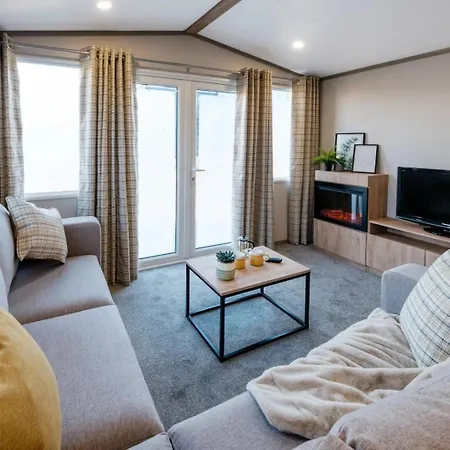 Hot Tub - York - Fishing Lakes - Free Parking - 5 Star Country Park - 1 * Little Habton