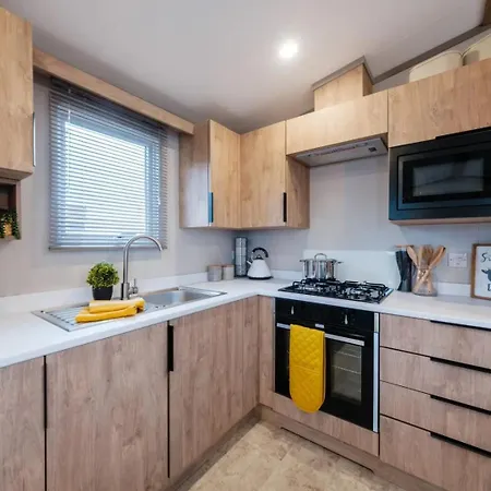 Hot Tub - York - Fishing Lakes - Free Parking - 5 Star Country Park - 1 * Little Habton