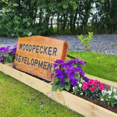 Holiday home Hot Tub - York - Fishing Lakes - Free Parking - 5 Star Country Park - 1 Little Habton